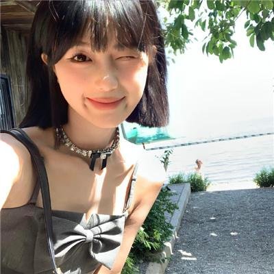 在阳光下腐烂